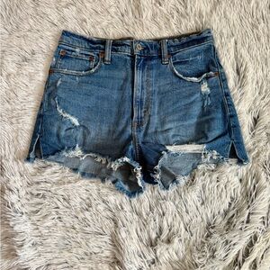 Abercrombie & Fitch The Cutoff Short High Rise Distressed Medium Wash Size 26/2